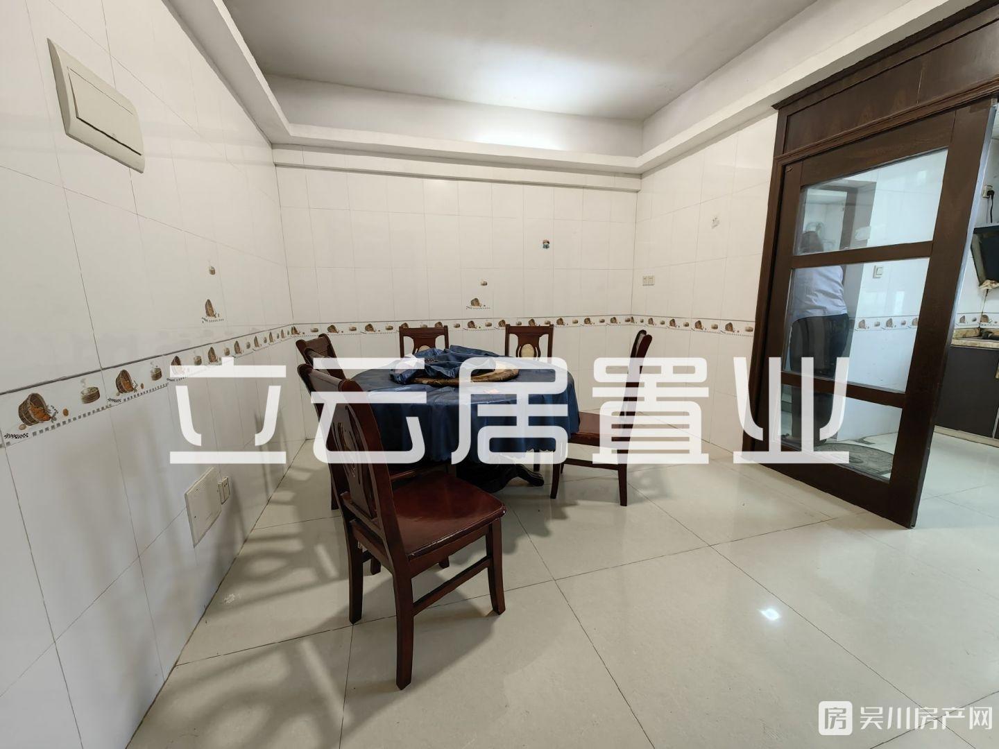 出租新華園3室2廳2衛(wèi)140平米1050元/月住宅