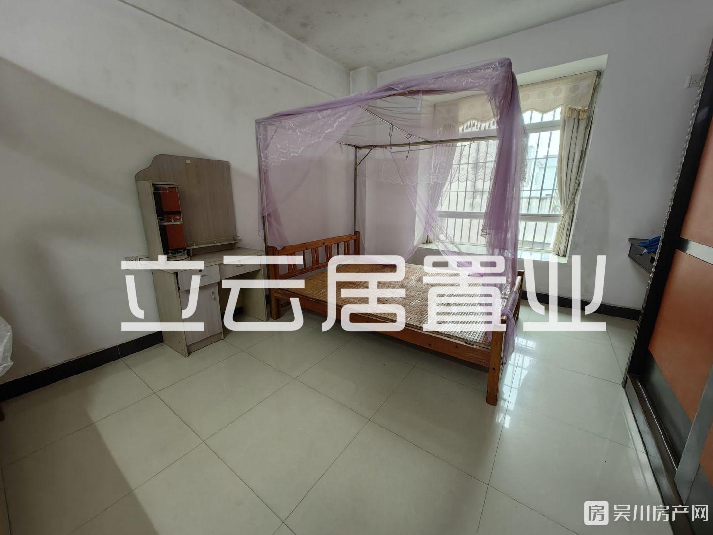 出租新華園3室2廳2衛(wèi)140平米1050元/月住宅