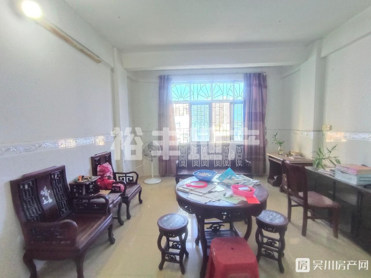 出售沿江學(xué)區(qū)3室2廳1衛(wèi)93.97方23.8萬