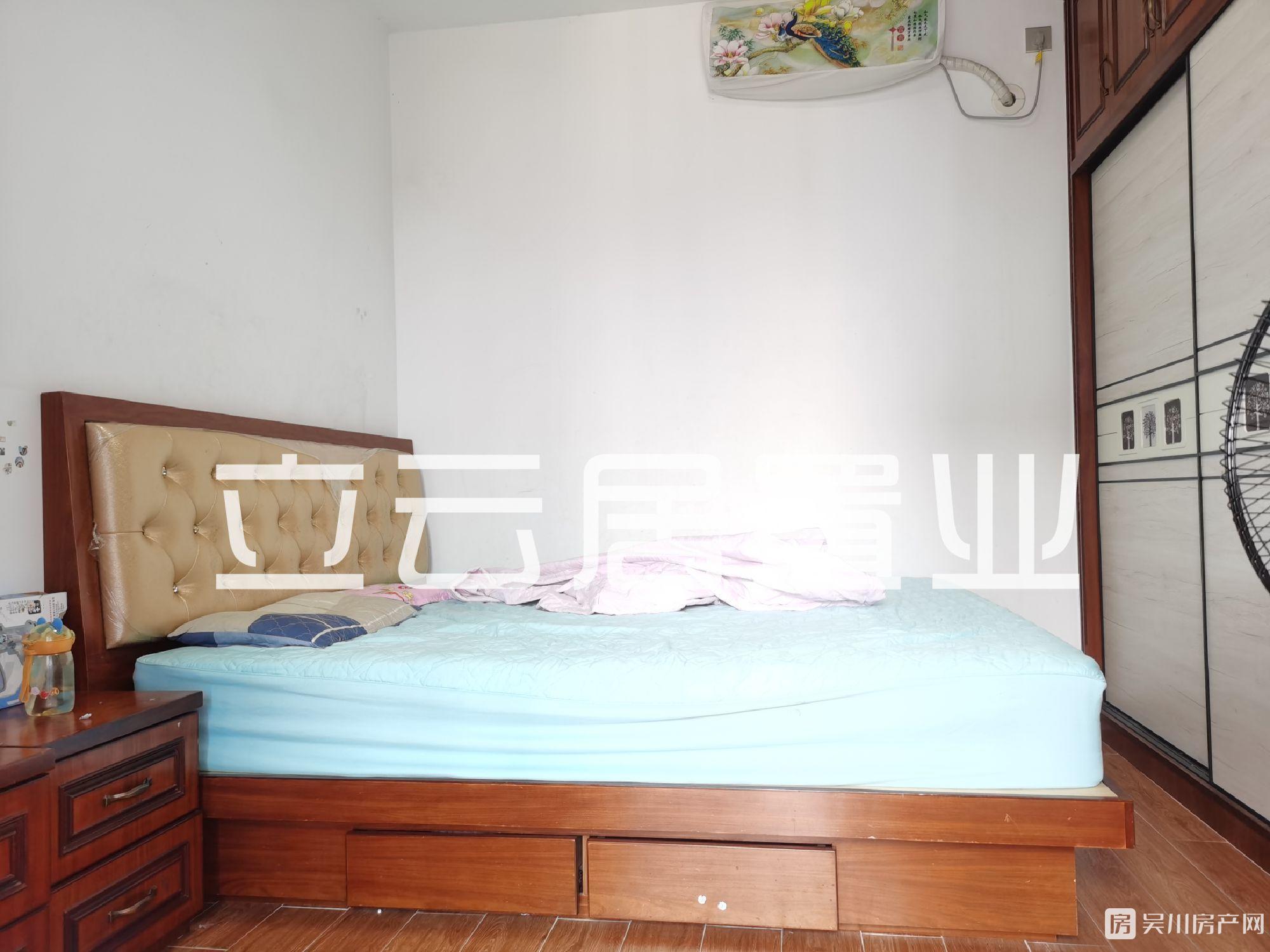 出售金牛小區(qū)3房，南向，沿江小學(xué)