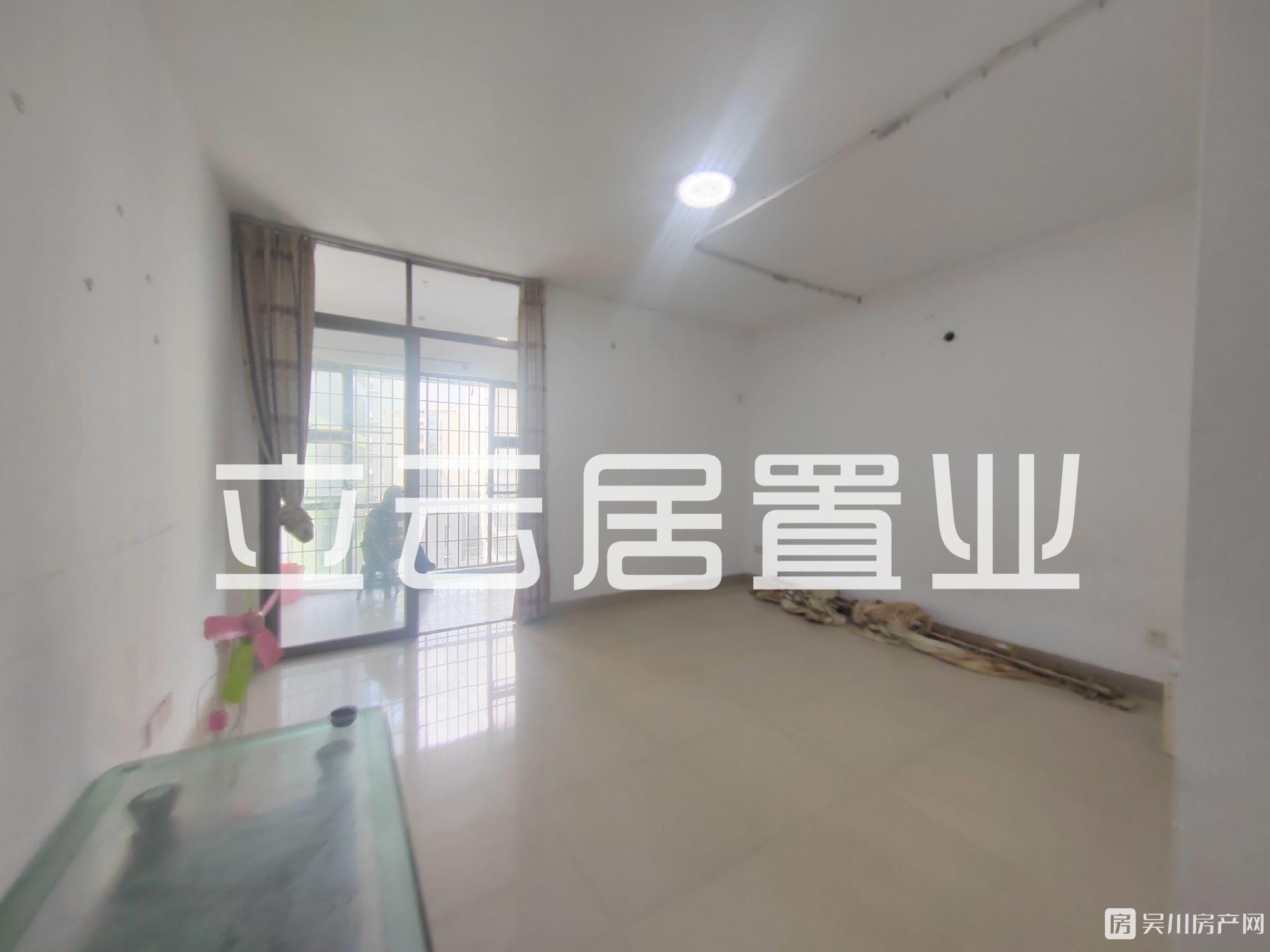 同德城3300一方拿下一套電梯196方5房總價(jià)才65萬住宅