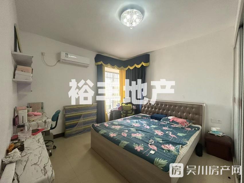 出售財(cái)富名門3室2廳2衛(wèi)109平米52萬住宅