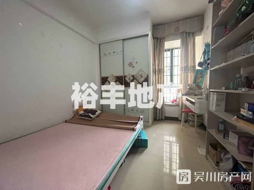 出售財(cái)富名門3室2廳2衛(wèi)109平米52萬住宅