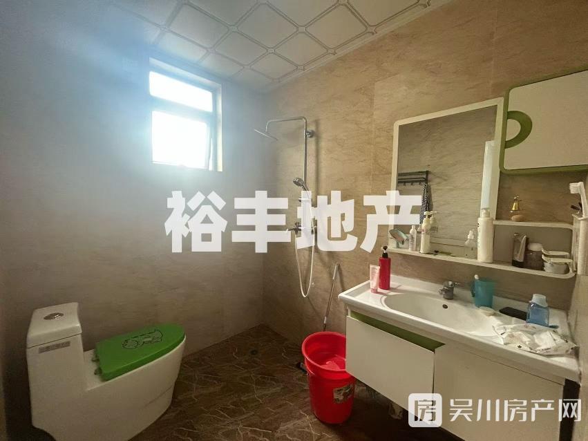 出售財(cái)富名門3室2廳2衛(wèi)109平米52萬住宅