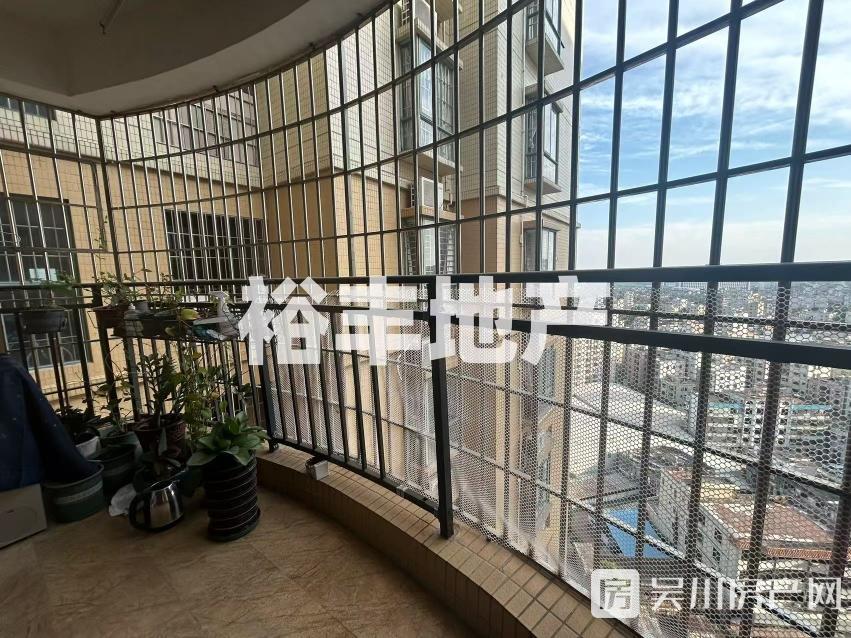 出售財(cái)富名門3室2廳2衛(wèi)109平米52萬住宅