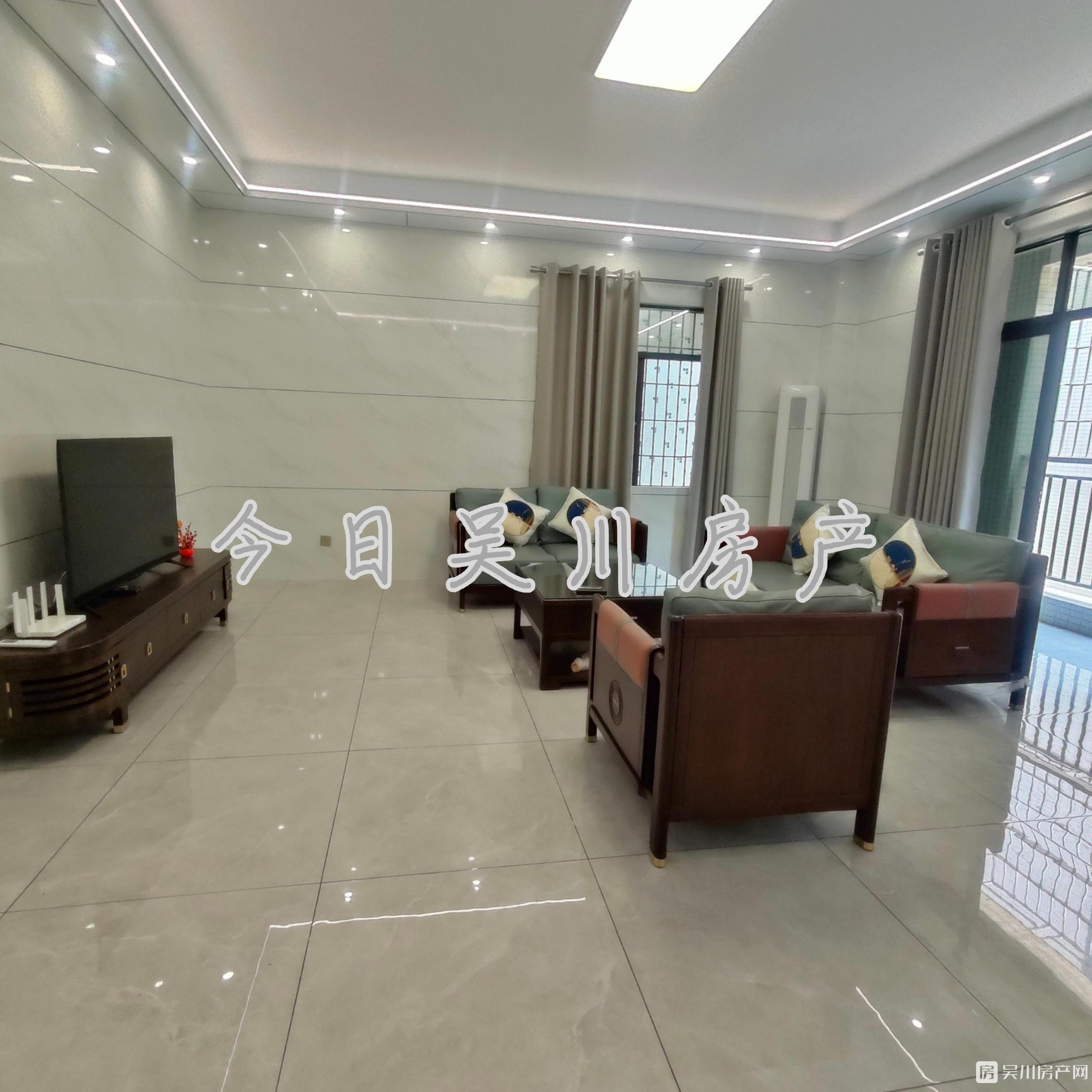 近何屋底花圈兩房兩個衛(wèi)生間的，隔離有塊空地方便停小車，按自住的規(guī)格去裝修的房子