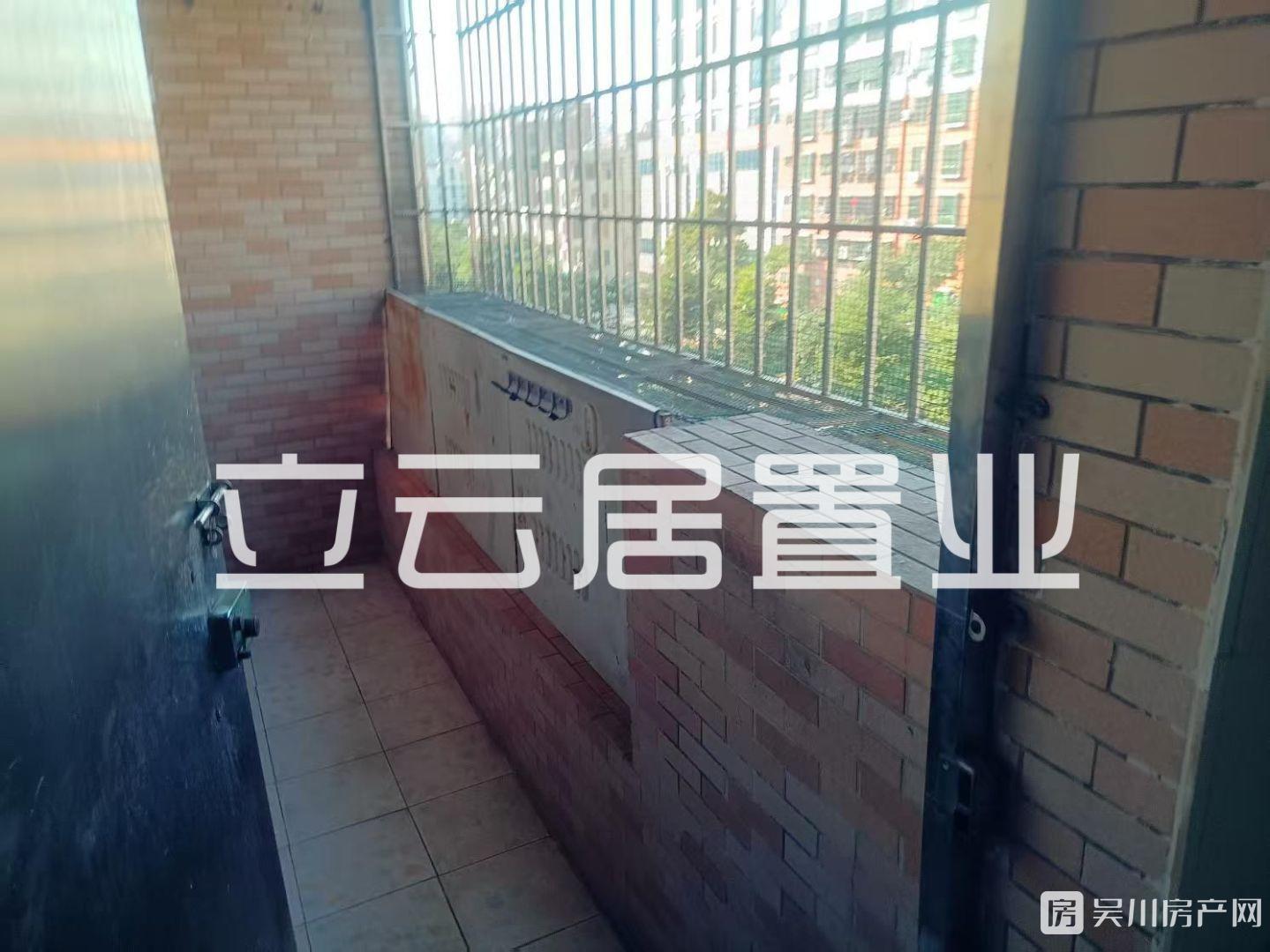 出售锦绣华庭3室2厅2卫145平米45万住宅
