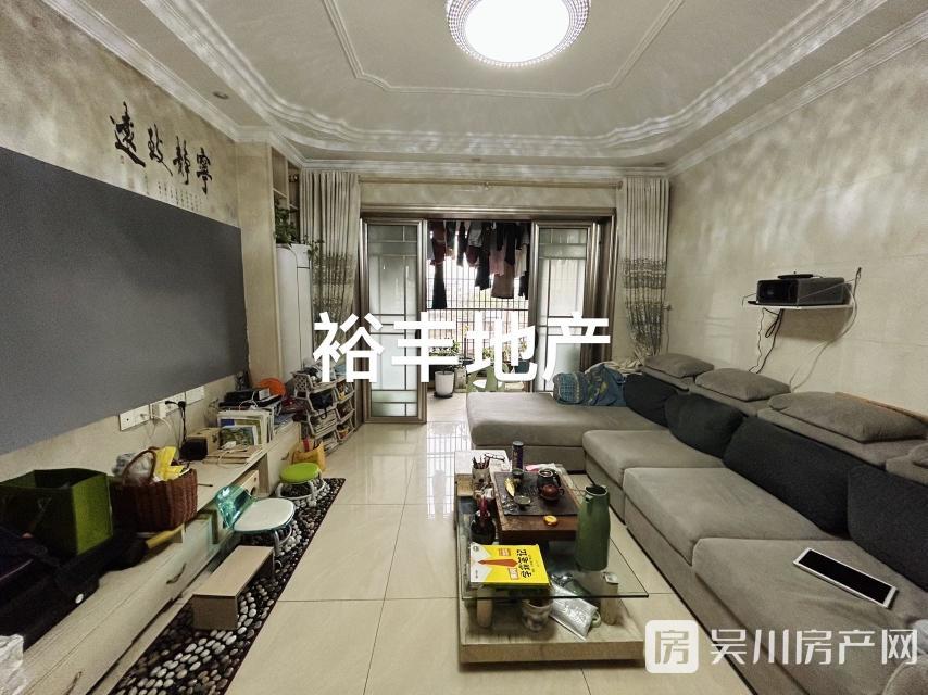 49萬(wàn)出售財(cái)富名門(mén)精裝3房