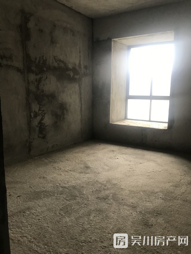 出售富通城3房 读新华小学 东向 交通方便 地理位置好 看房方便