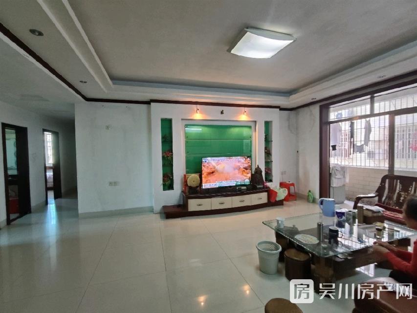 出售银丰花园精装四房 读新华小学 单价3字头 大四房 地理位置好 看房方便