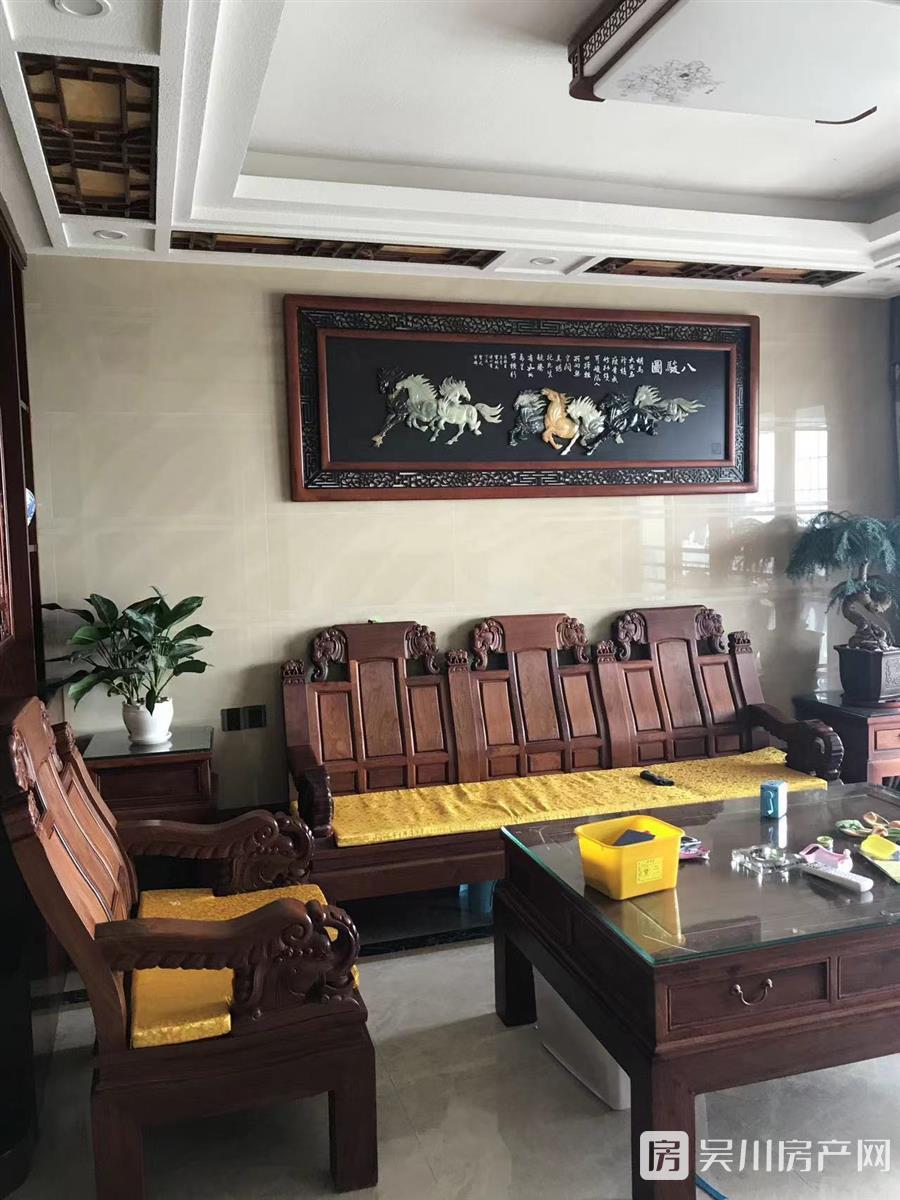 出售华宇鸿基 精装三房 户型方正 地段好 交通方便