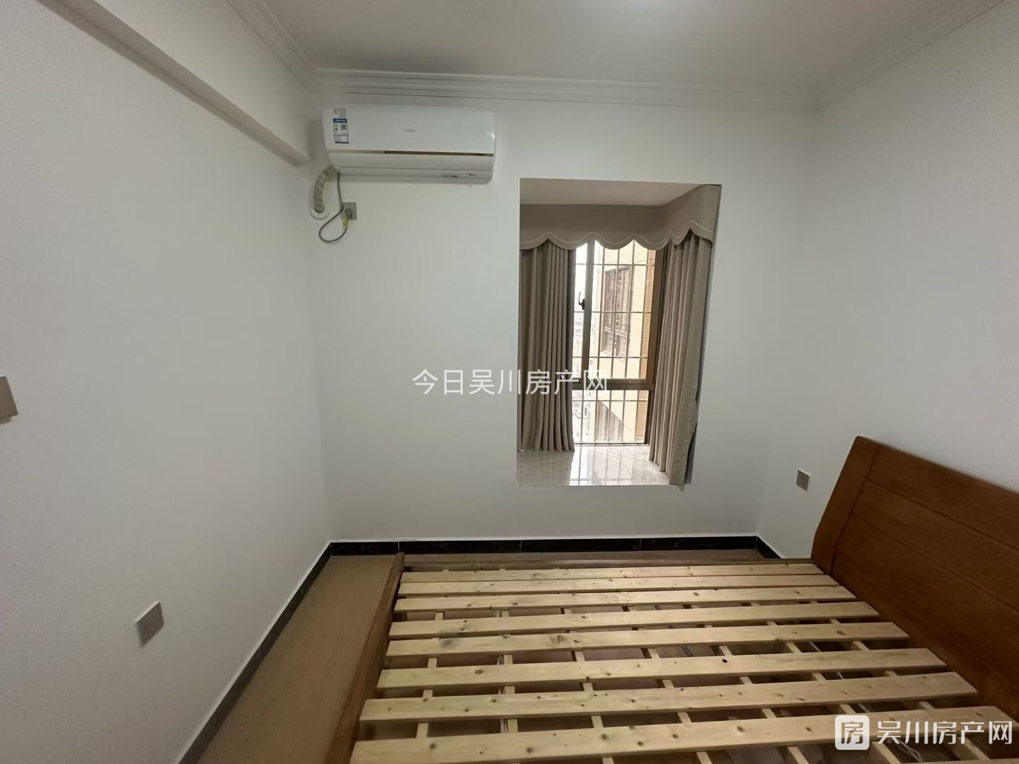 金牛三期靚房，拎包入住，近市場近學(xué)校出入方便，小區(qū)花園已經(jīng)完善，小朋友有地方玩了