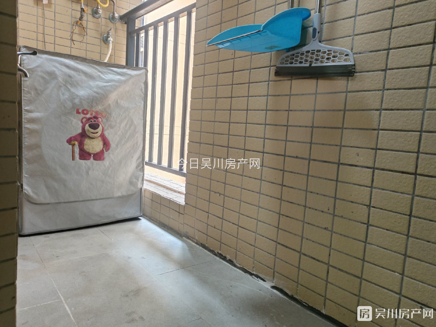 壹號(hào)公館精裝修的全屋定制，四房?jī)尚l(wèi)，配套齊全，拎包入住，出入方便，近學(xué)校、近市場(chǎng)