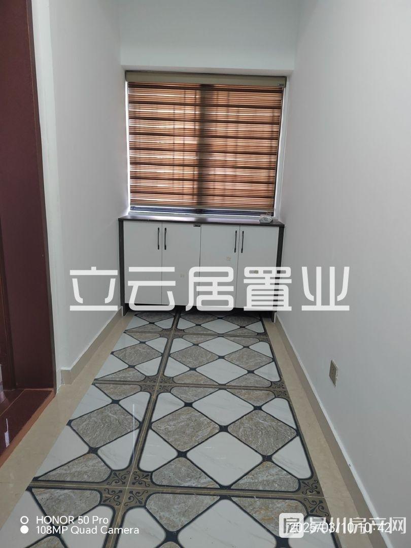 金沙廣場 120方3室2廳2衛(wèi)1800元/月包物業(yè)拎包入住