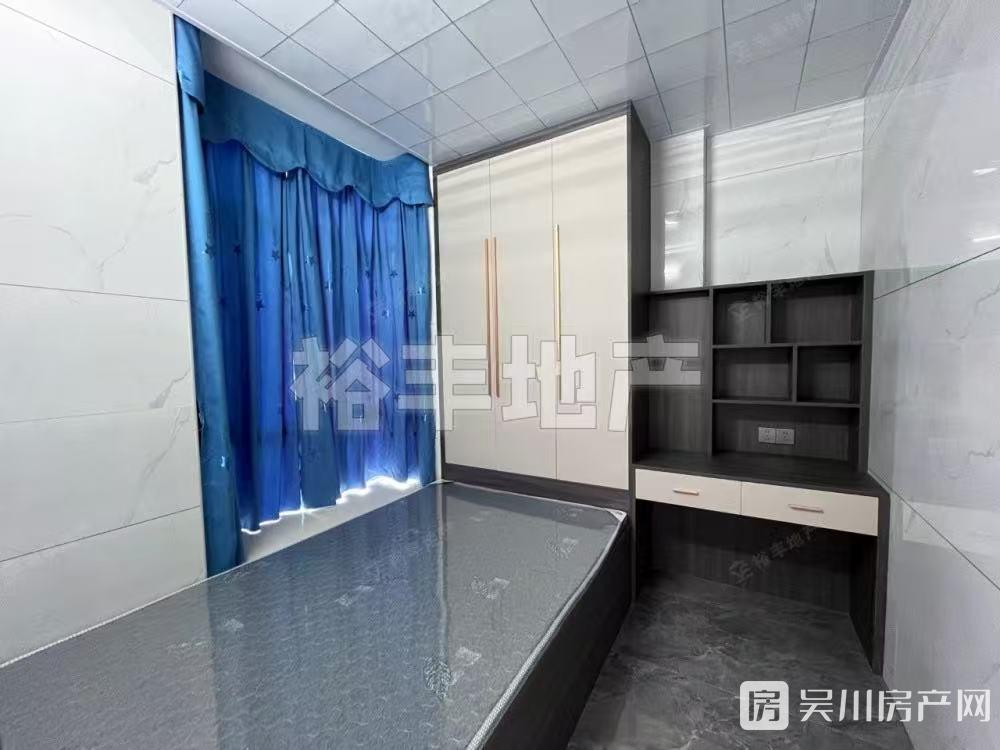 中心市場2室1廳1衛(wèi)50平米1280元/月