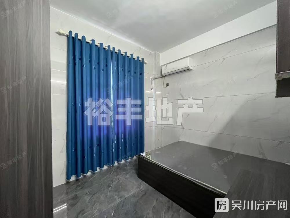 中心市場2室1廳1衛(wèi)50平米1280元/月