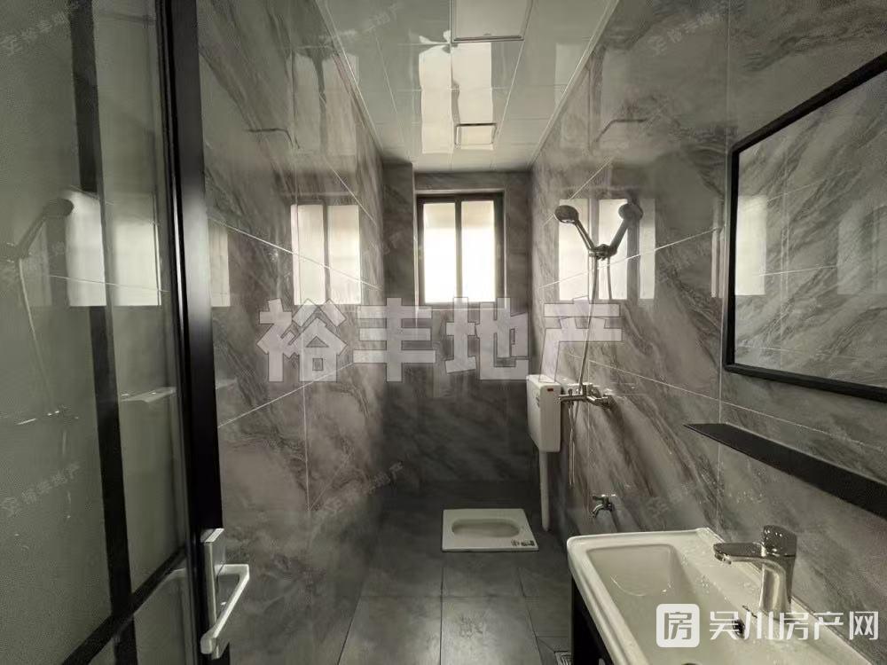中心市場2室1廳1衛(wèi)50平米1280元/月