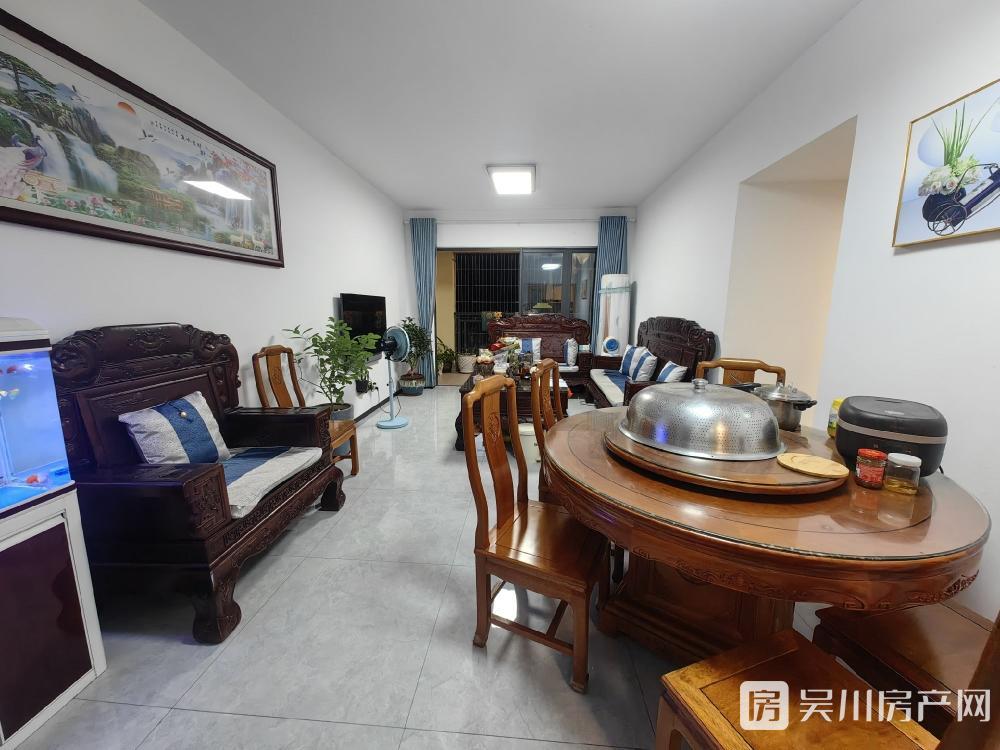 出售時(shí)代廣場(chǎng)3室2廳2衛(wèi)95.05平米115萬住宅