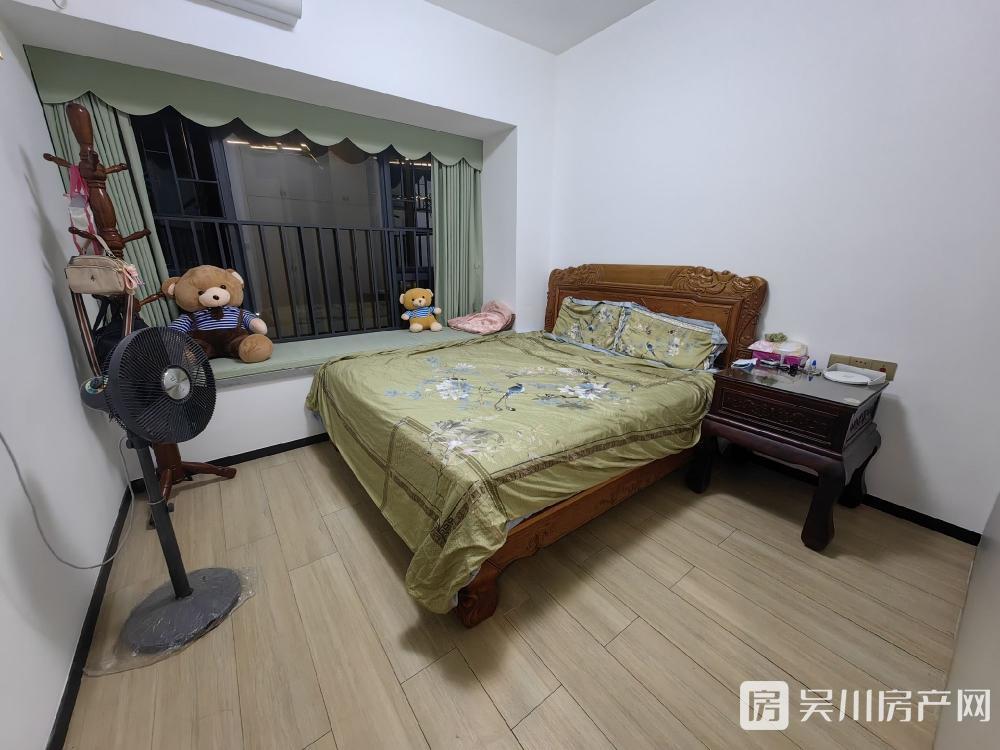 出售時(shí)代廣場(chǎng)3室2廳2衛(wèi)95.05平米115萬住宅