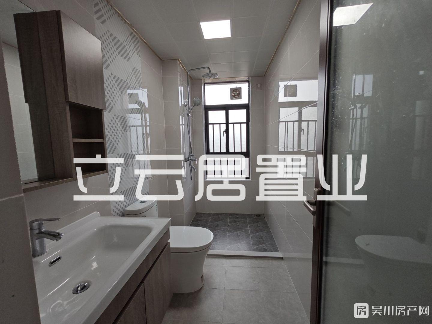 出售華和南國茗苑5室2廳2衛(wèi)110平米96萬住宅