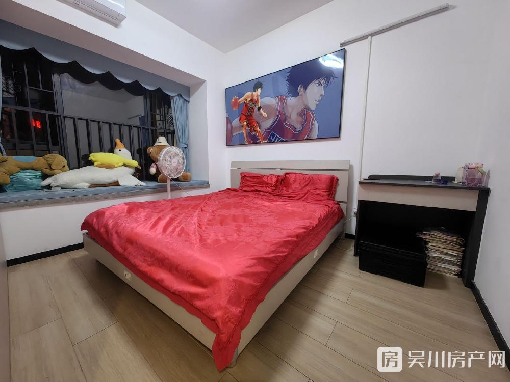出售時(shí)代廣場(chǎng)3室2廳2衛(wèi)95.05平米115萬住宅
