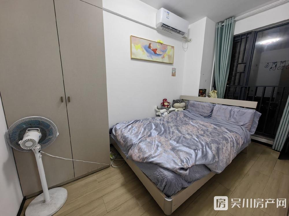 出售時(shí)代廣場(chǎng)3室2廳2衛(wèi)95.05平米115萬住宅