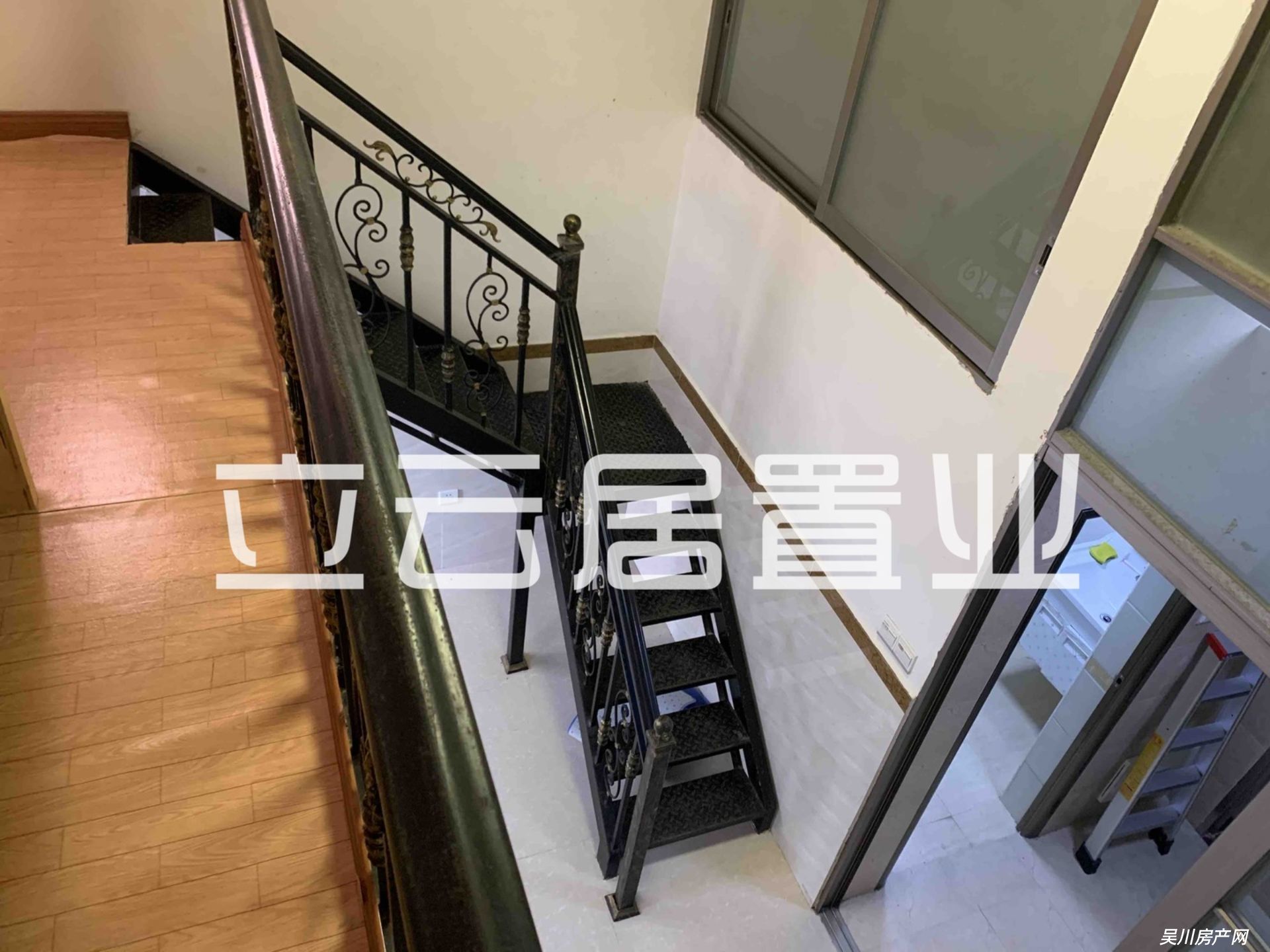 出租新世界广场38平米700元/月住宅中层