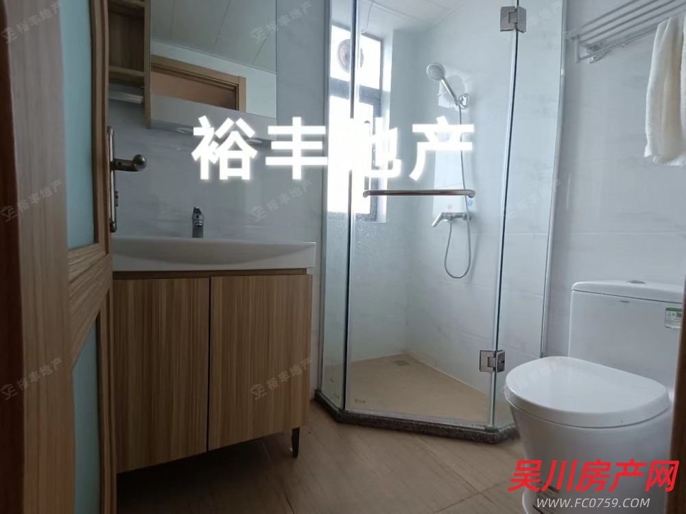 出售鼎龍灣國(guó)際海洋度假區(qū)3室2廳2衛(wèi)103平米45萬(wàn)住宅