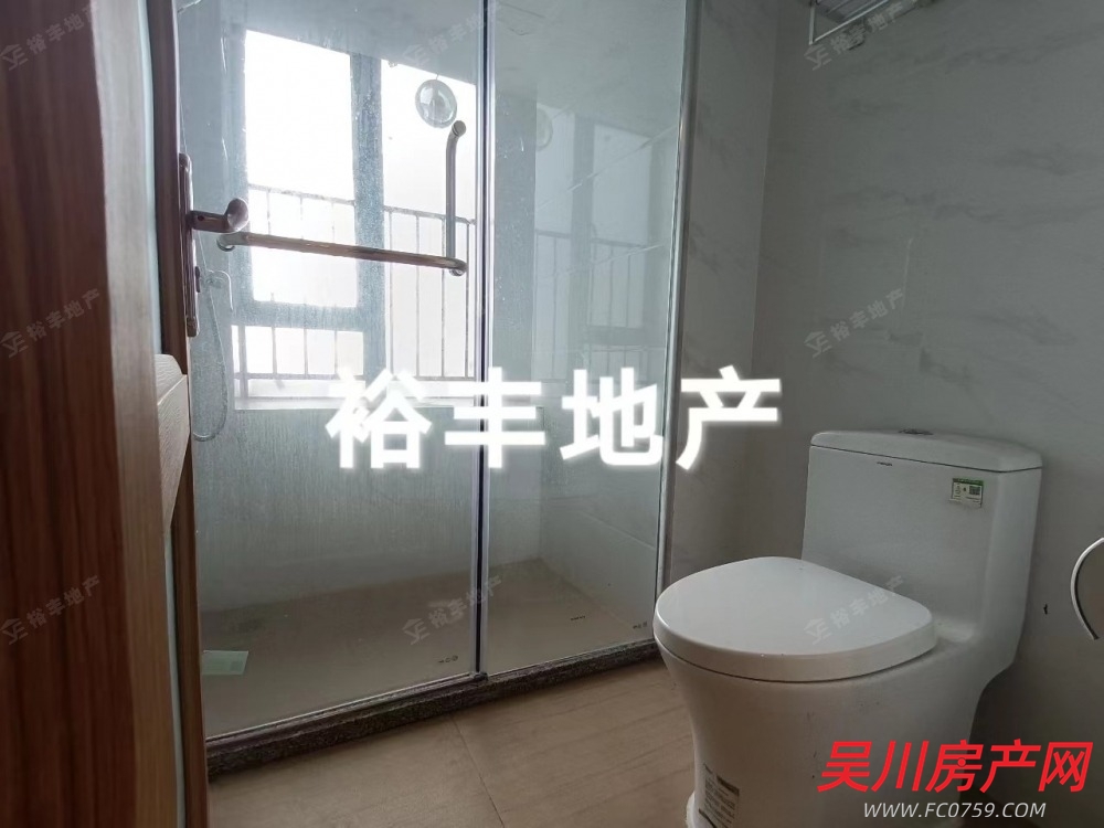 出售鼎龍灣國(guó)際海洋度假區(qū)3室2廳2衛(wèi)103平米45萬(wàn)住宅