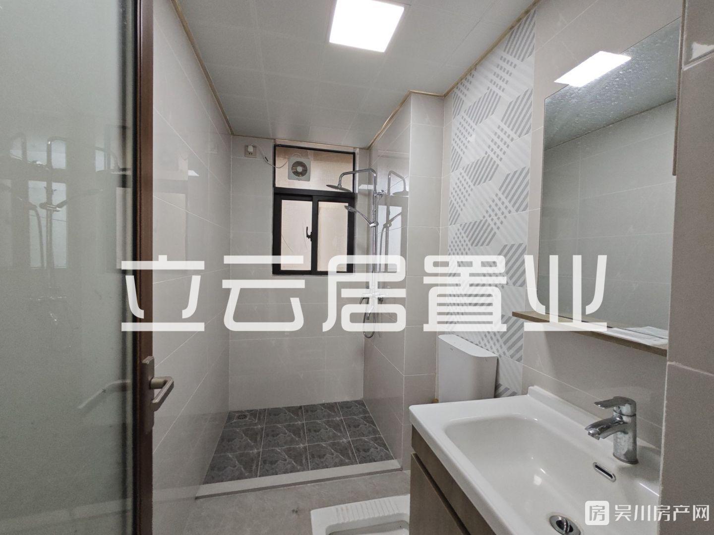 出售華和南國茗苑5室2廳2衛(wèi)110平米96萬住宅