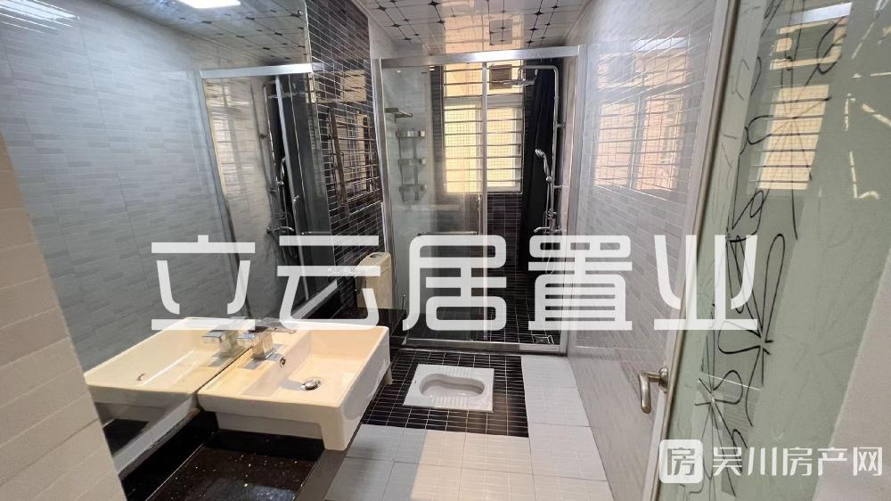 出售錦繡華景3室2廳2衛(wèi)142平米55.8萬住宅