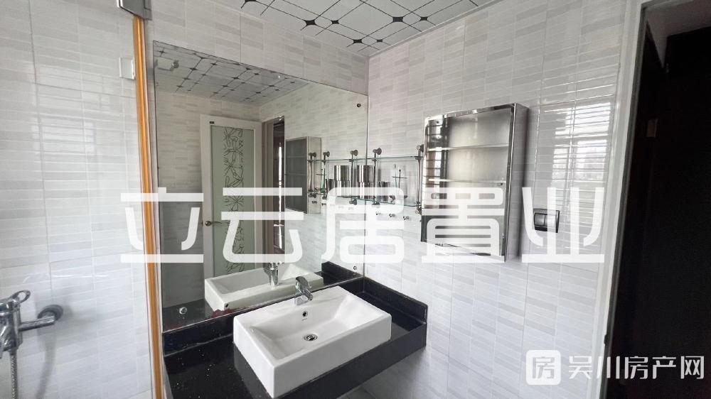 出售錦繡華景3室2廳2衛(wèi)142平米55.8萬住宅