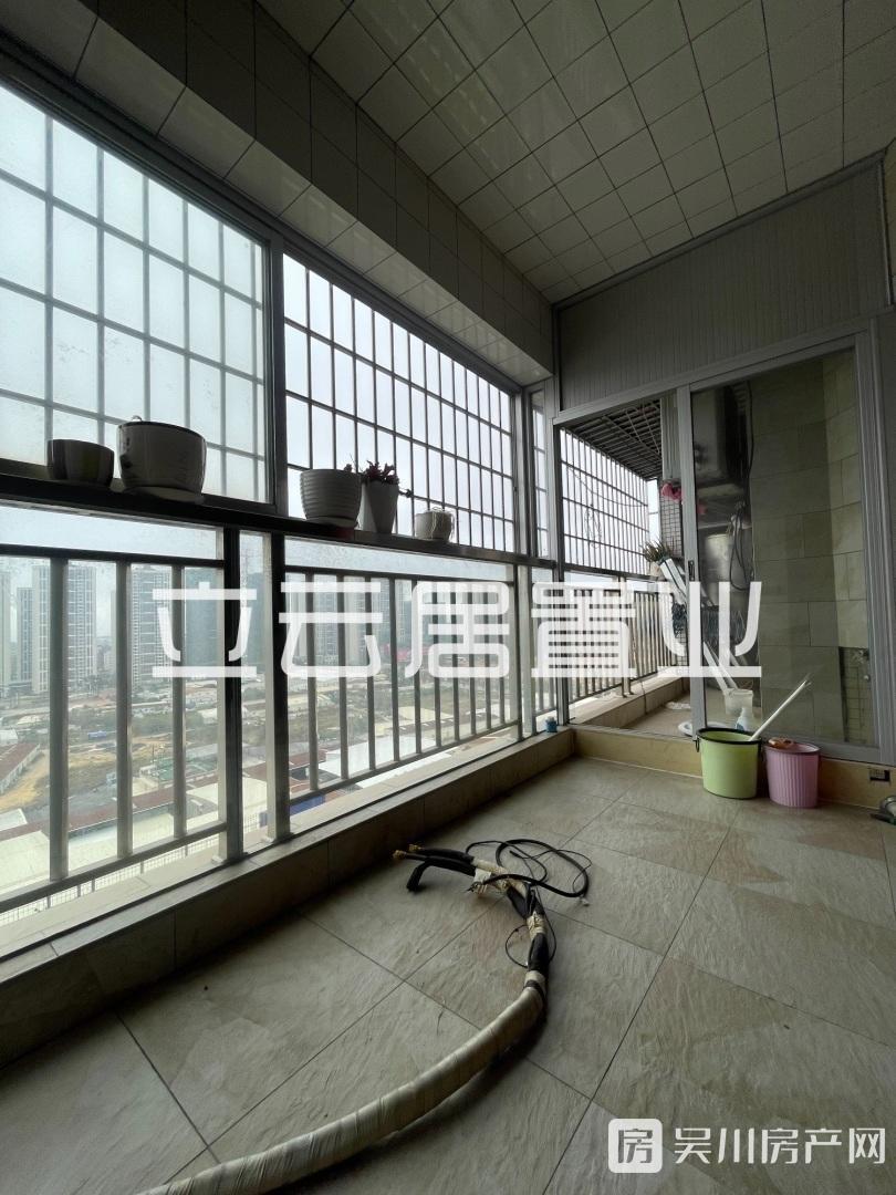 出售華宇鴻基3室2廳2衛(wèi)110.27平米55萬(wàn)住宅