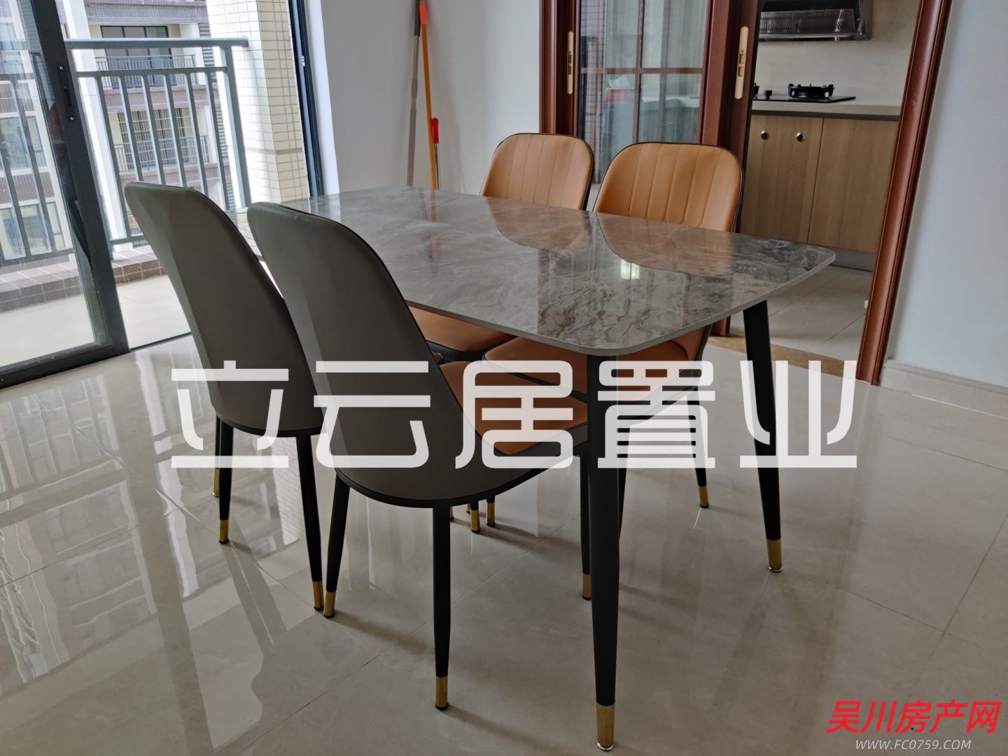 出租廣成 中央公館溫馨4室2廳2衛(wèi)116平米2200元/月住宅