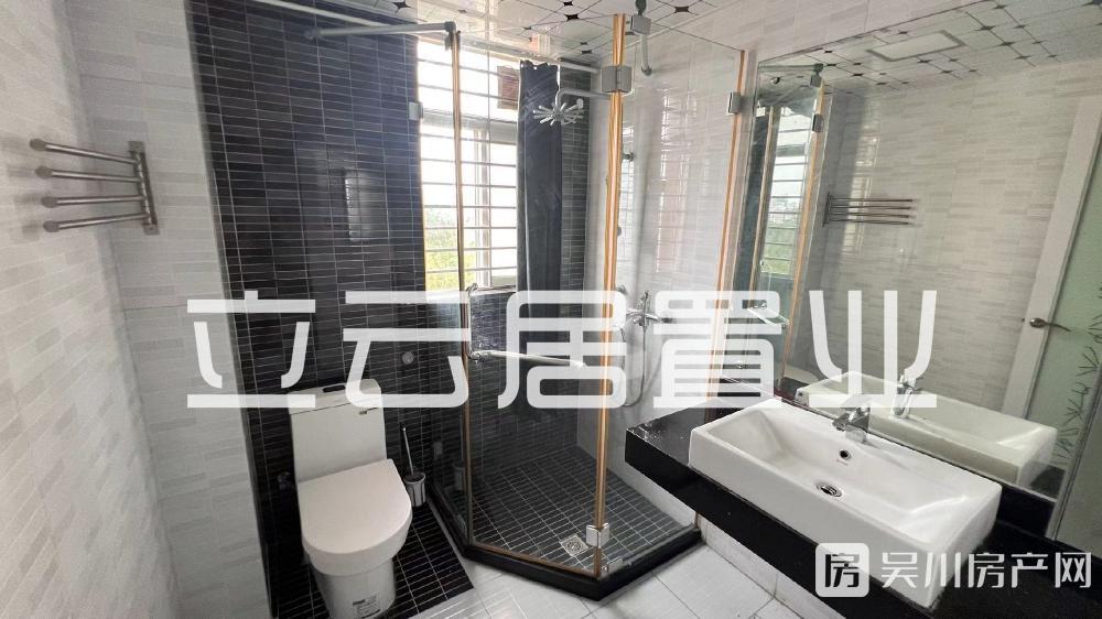 出售錦繡華景3室2廳2衛(wèi)142平米55.8萬住宅
