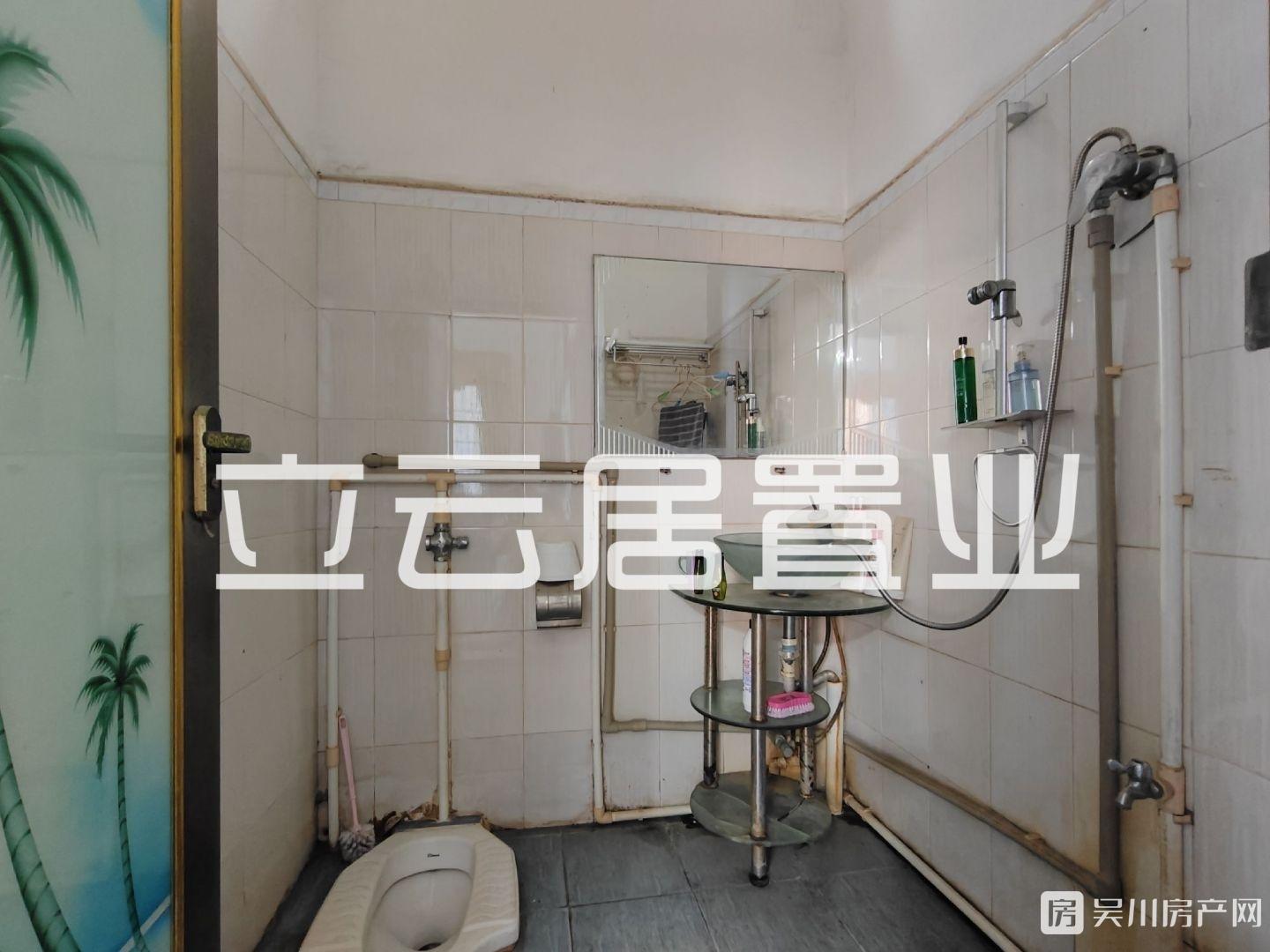 出租三中附近整幢私人屋9室3廳5衛(wèi)150平米2000元/月住宅