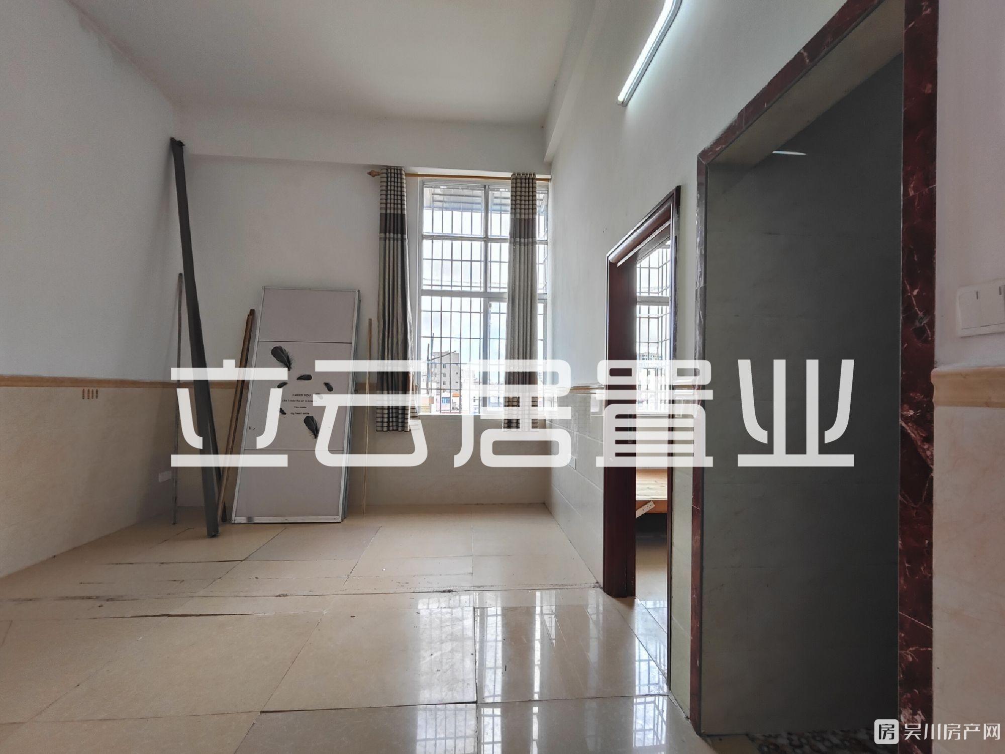 出租新世界廣場1室1廳1衛(wèi)36平米650元/月住宅