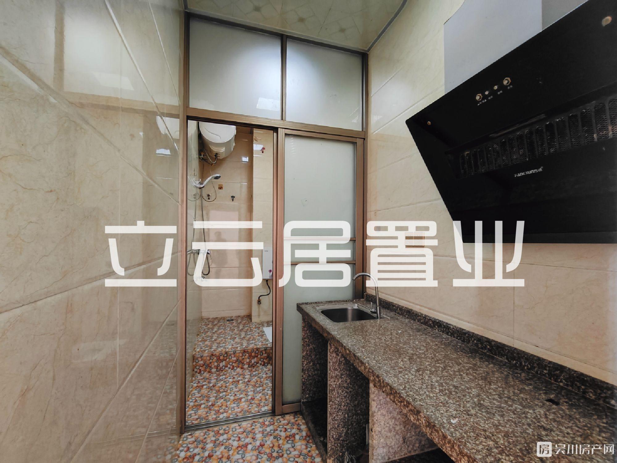 出租新世界廣場1室1廳1衛(wèi)36平米650元/月住宅