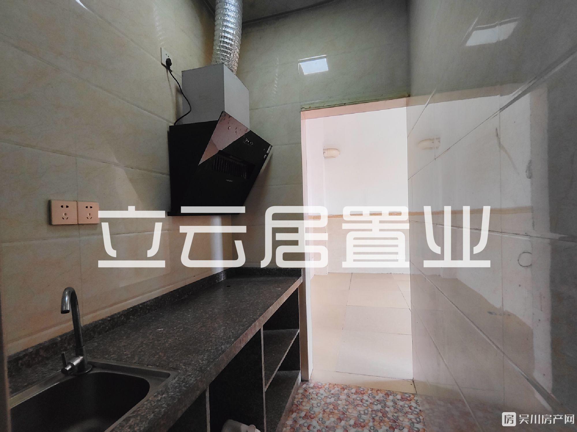 出租新世界廣場1室1廳1衛(wèi)36平米650元/月住宅