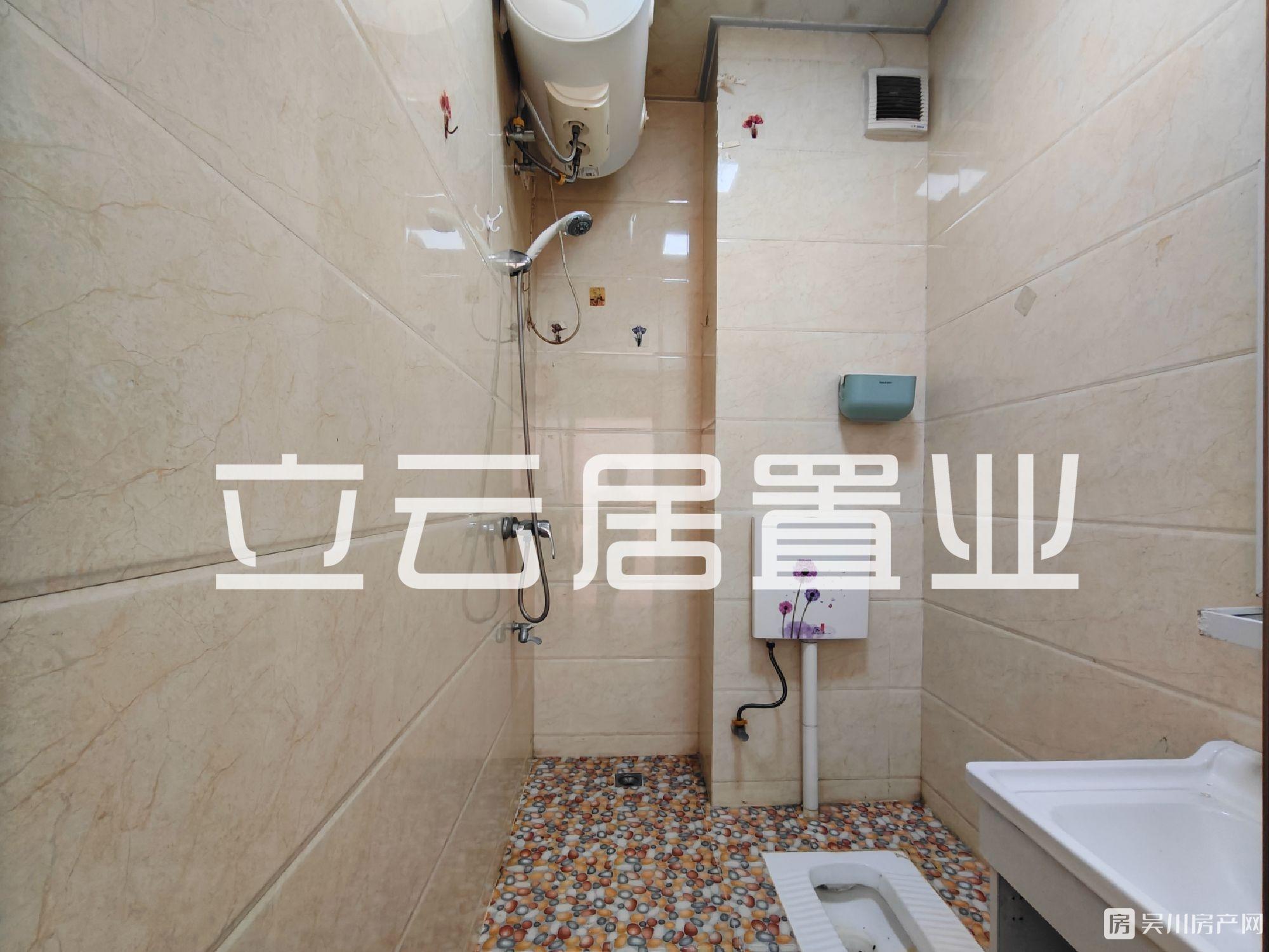 出租新世界廣場1室1廳1衛(wèi)36平米650元/月住宅