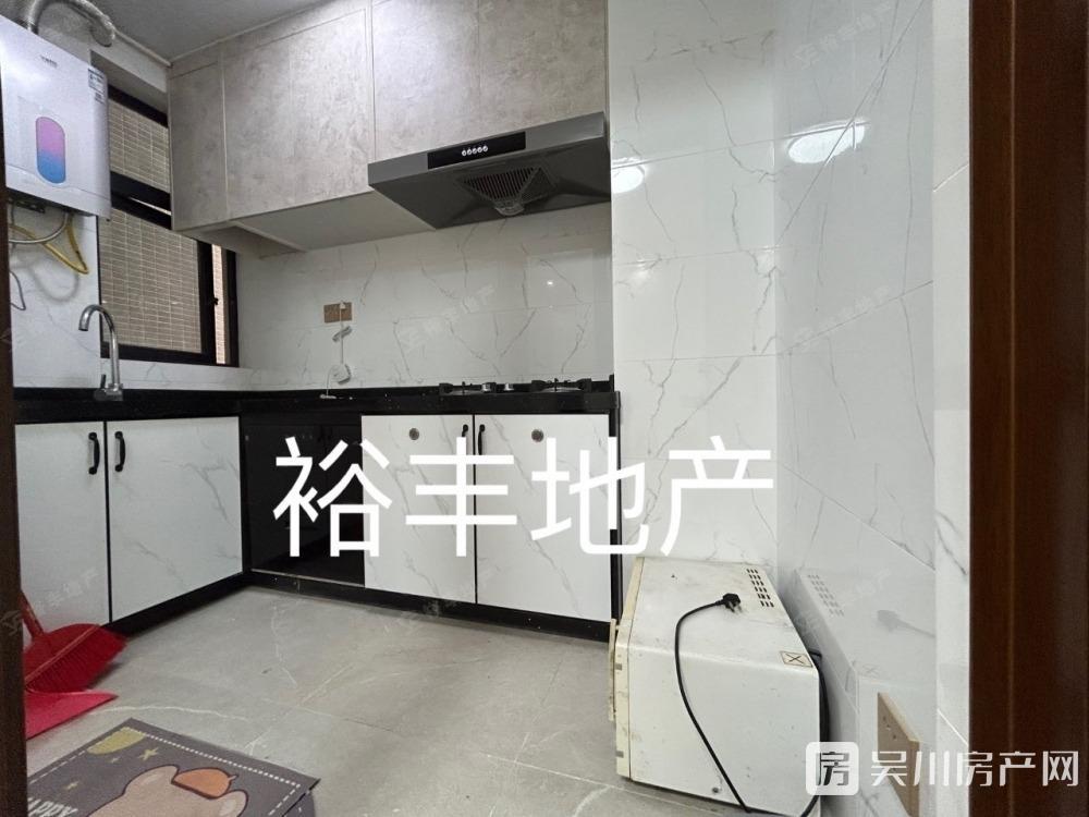 58萬出售壹號(hào)公館精裝3房2衛(wèi)