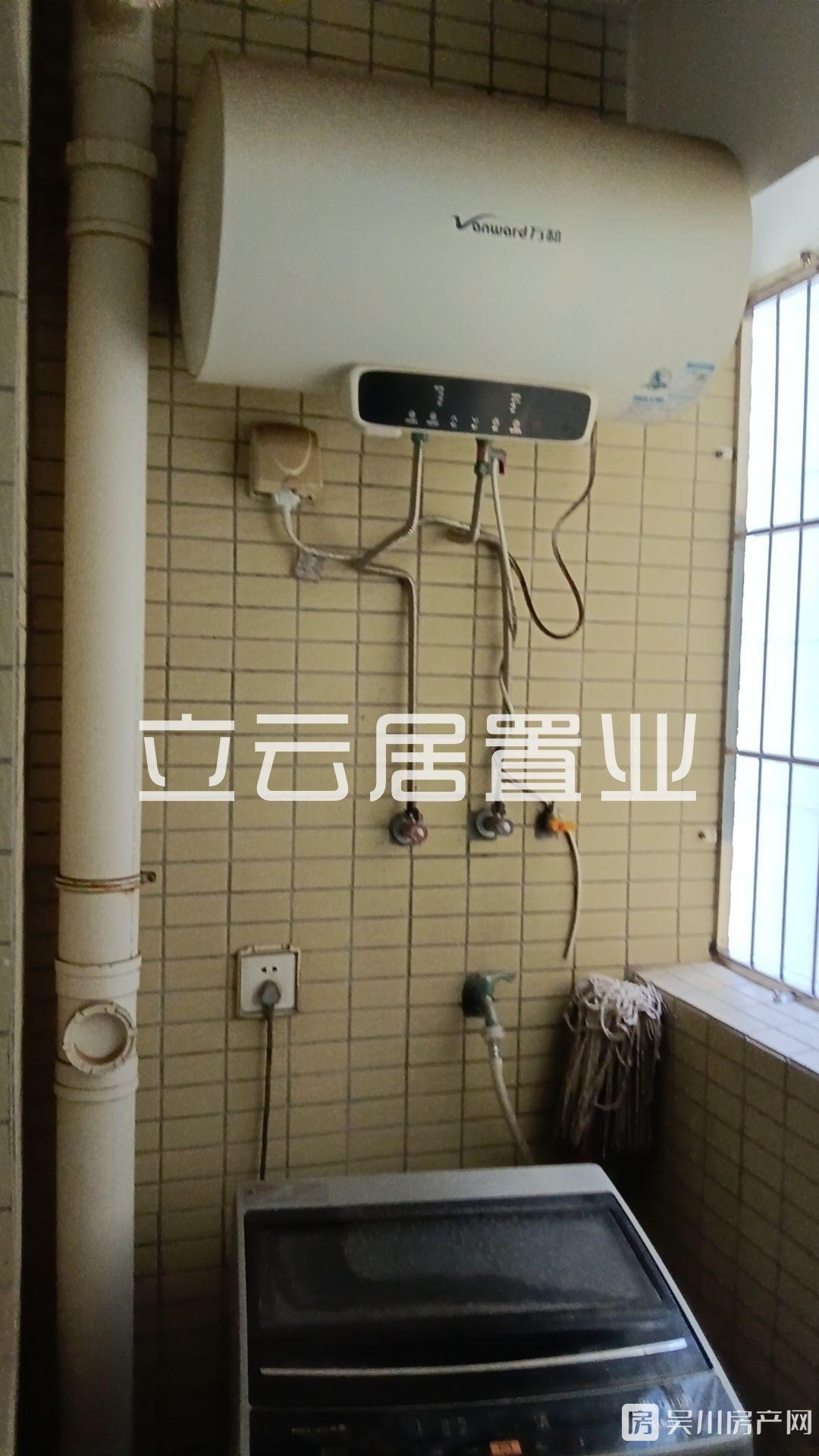 出租第一城4室2廳2衛(wèi)129平米1600元/月住宅