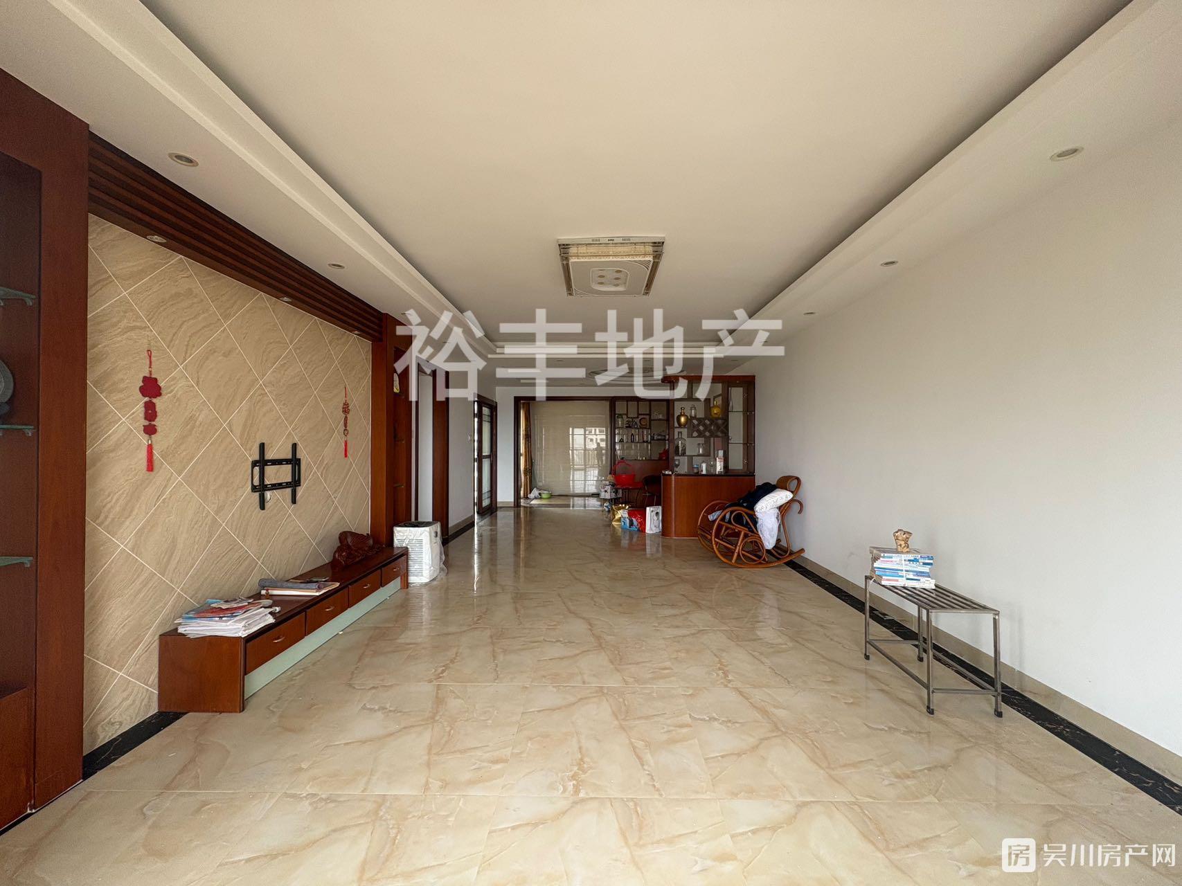 無欠款，視野好，江景單位風水靚房，錦繡華景3室2廳2衛(wèi)141.97平米63萬住宅