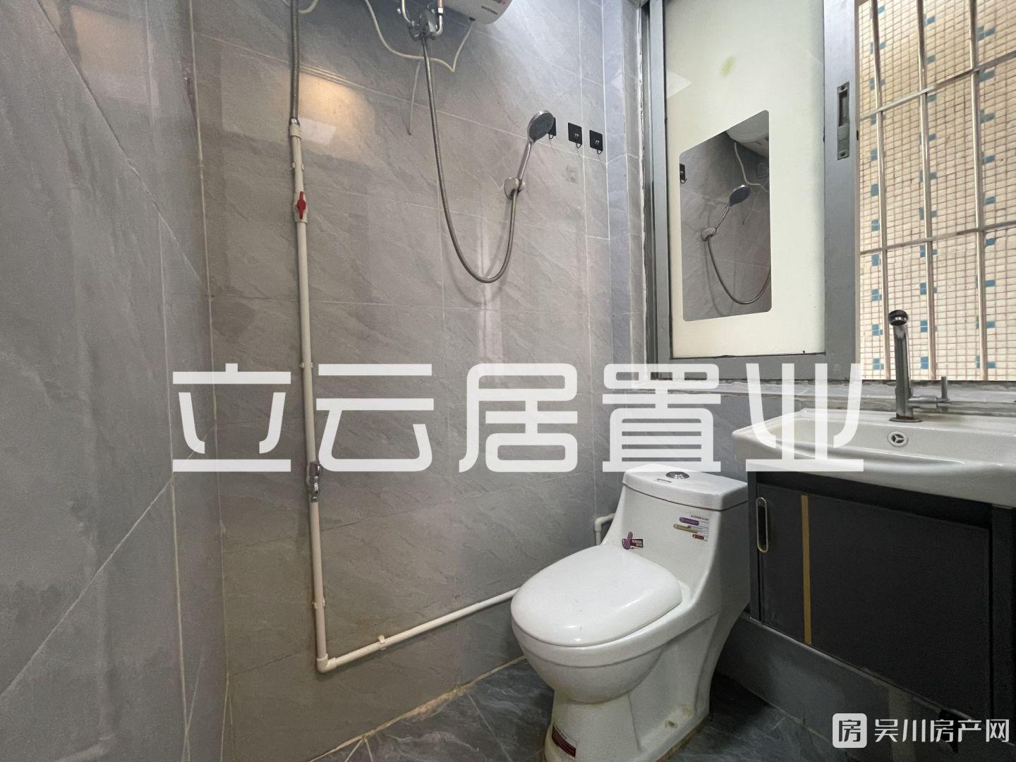 出租郵電小區(qū)1室1廳1衛(wèi)15平米580元/月住宅