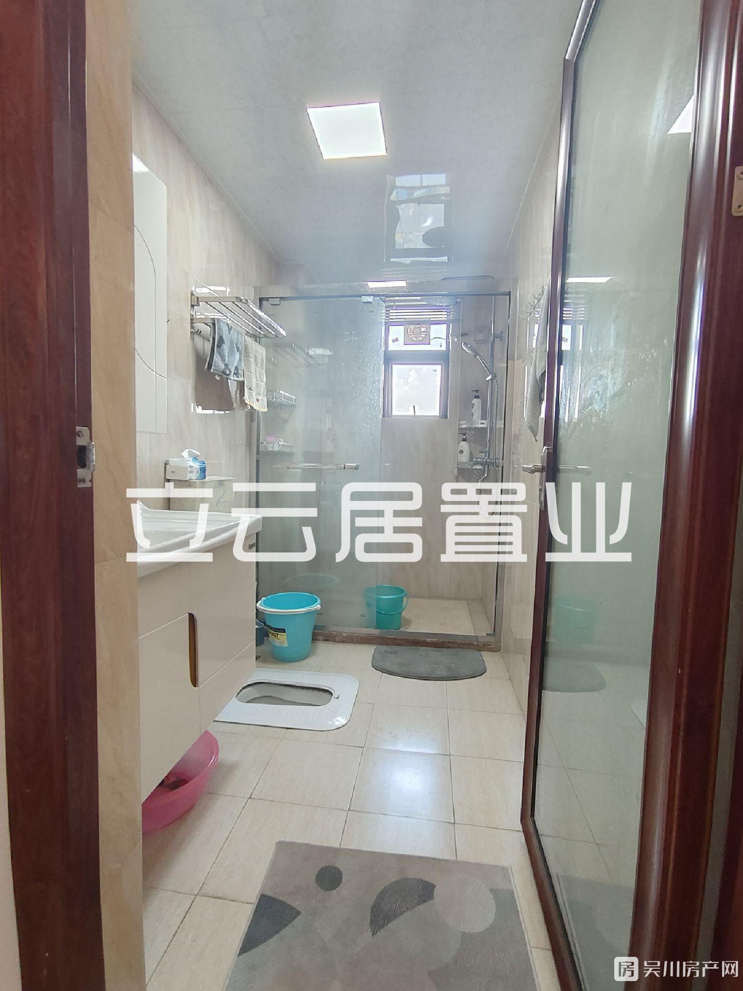 出售吳川第一城4室2廳2衛(wèi)158平米85萬住宅