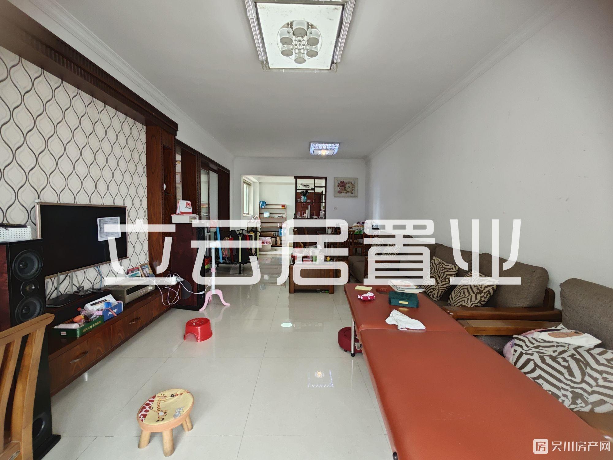 超級筍第一城3室2廳2衛(wèi)113平米僅租1300元/月住宅