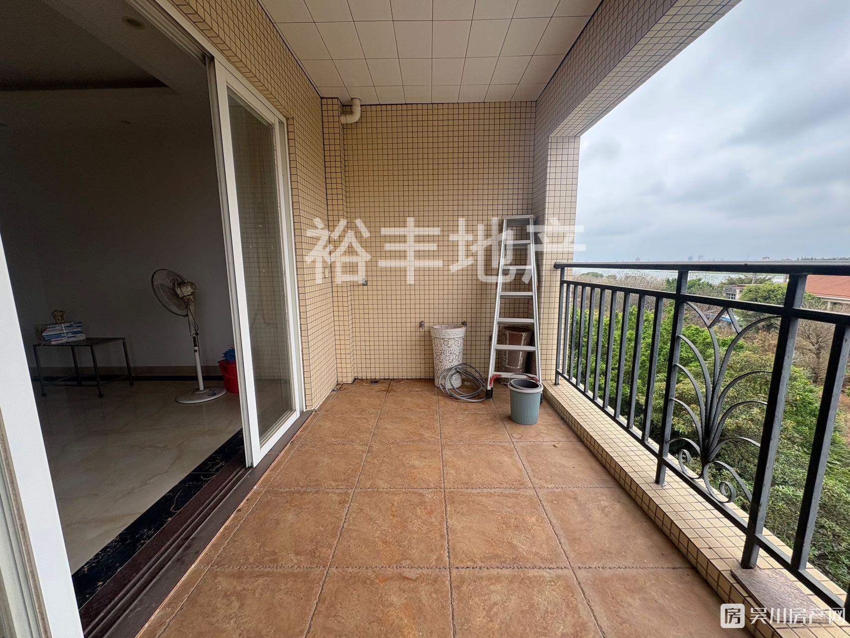 無欠款，視野好，江景單位風水靚房，錦繡華景3室2廳2衛(wèi)141.97平米63萬住宅