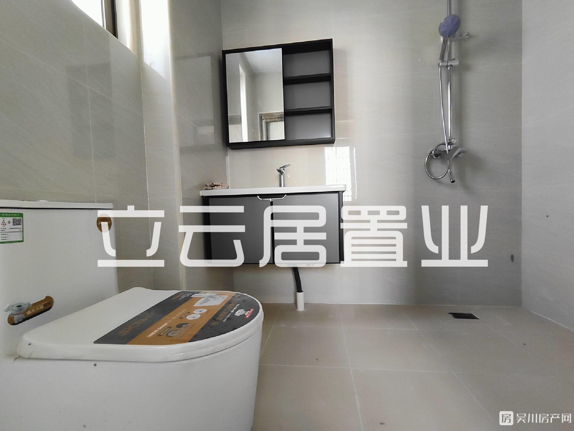 出租山腳附近私人屋電梯精裝2室2廳2衛(wèi)100平米900元/月住宅