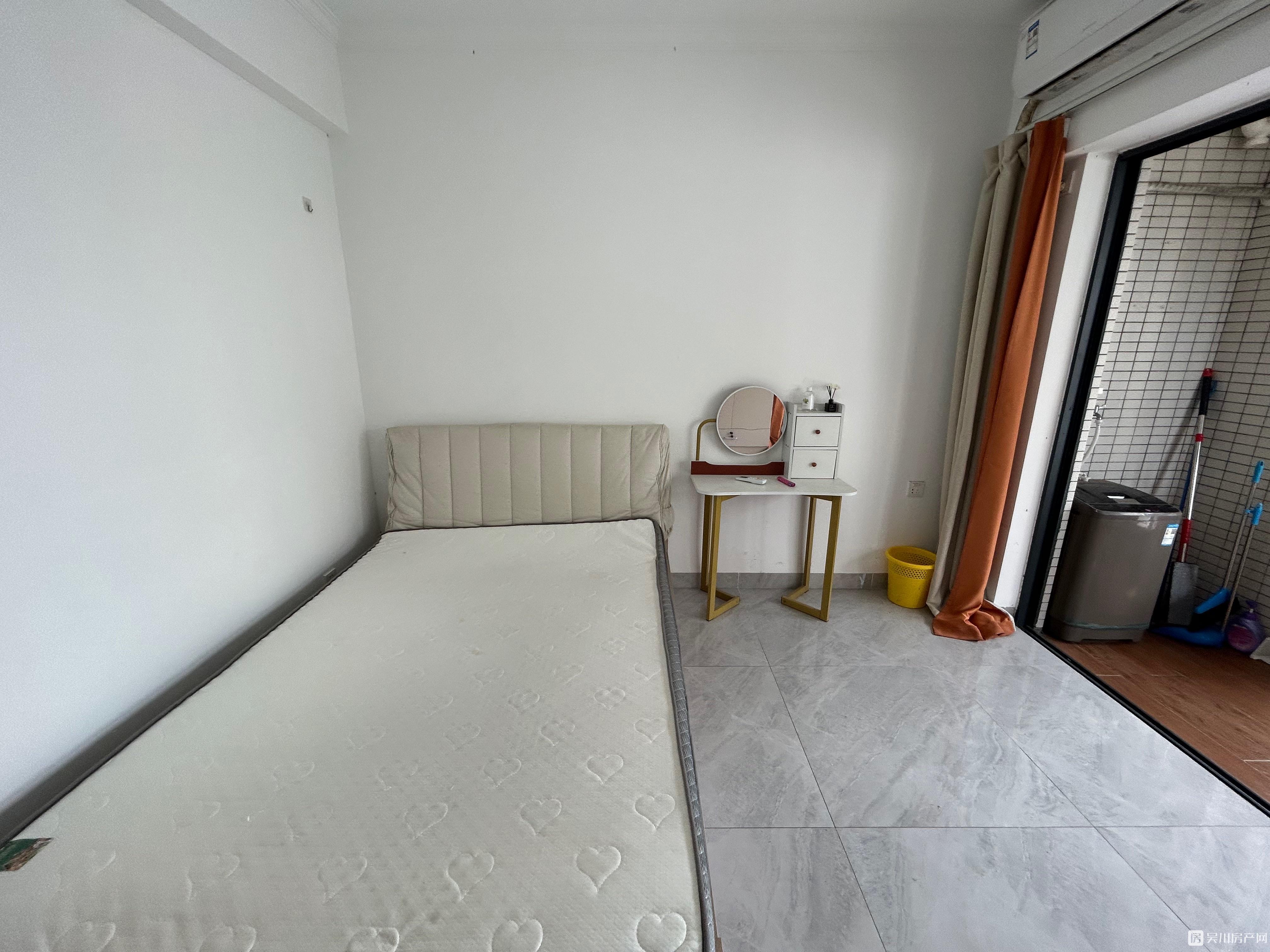出租一中對(duì)面 名雅居電梯公寓900元