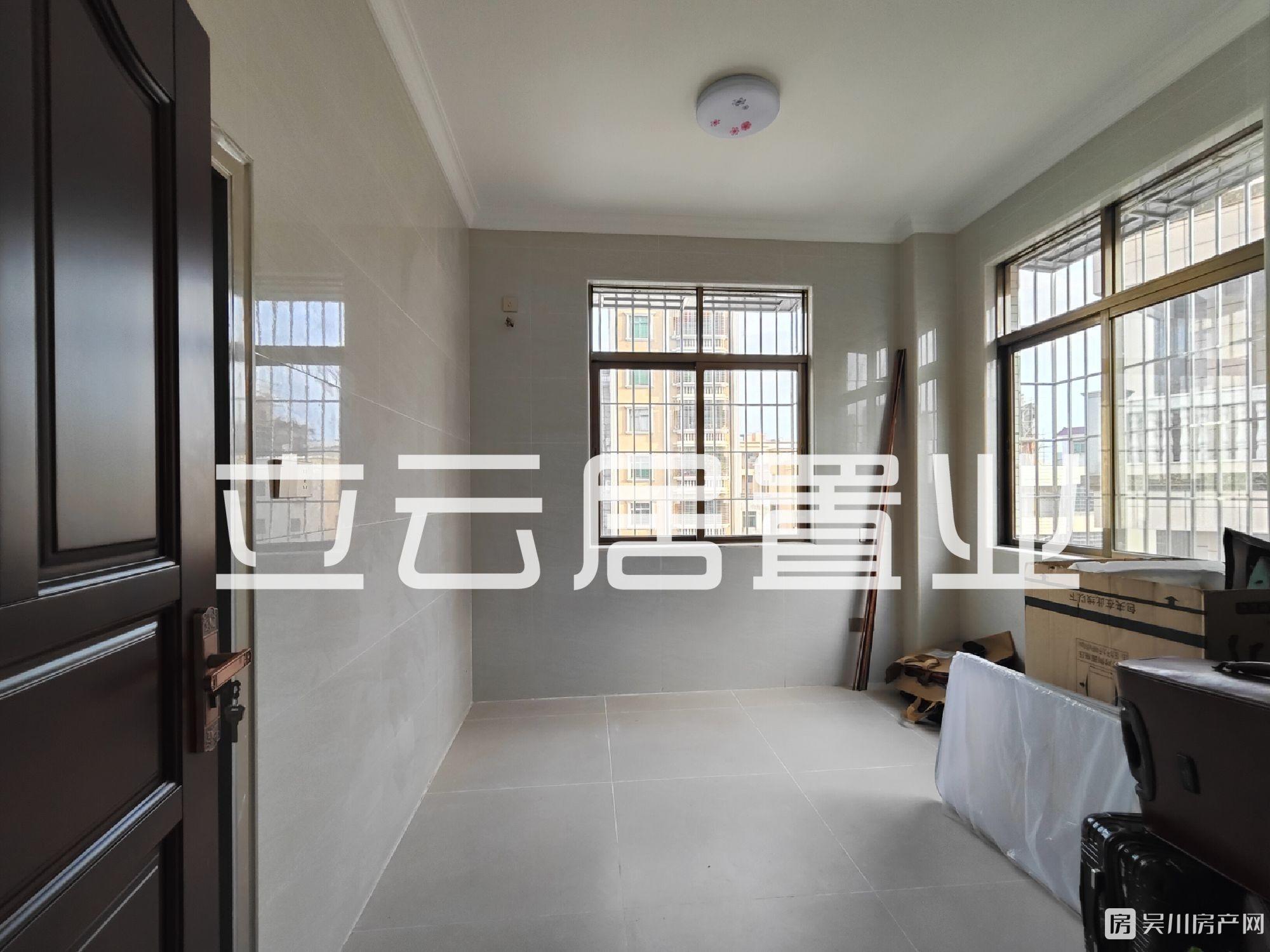 出租山腳附近私人屋電梯精裝2室2廳2衛(wèi)100平米900元/月住宅
